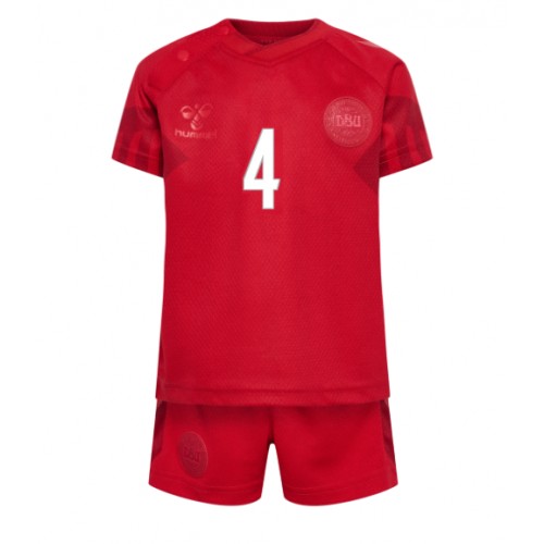 Danmark Simon Kjaer #4 Hjemmedraktsett Barn VM 2022 Kortermet (+ Korte bukser) Danmark Simon Kjaer #4 Hjemmedraktsett Barn VM 2022 Kortermet (+ Korte bukser)